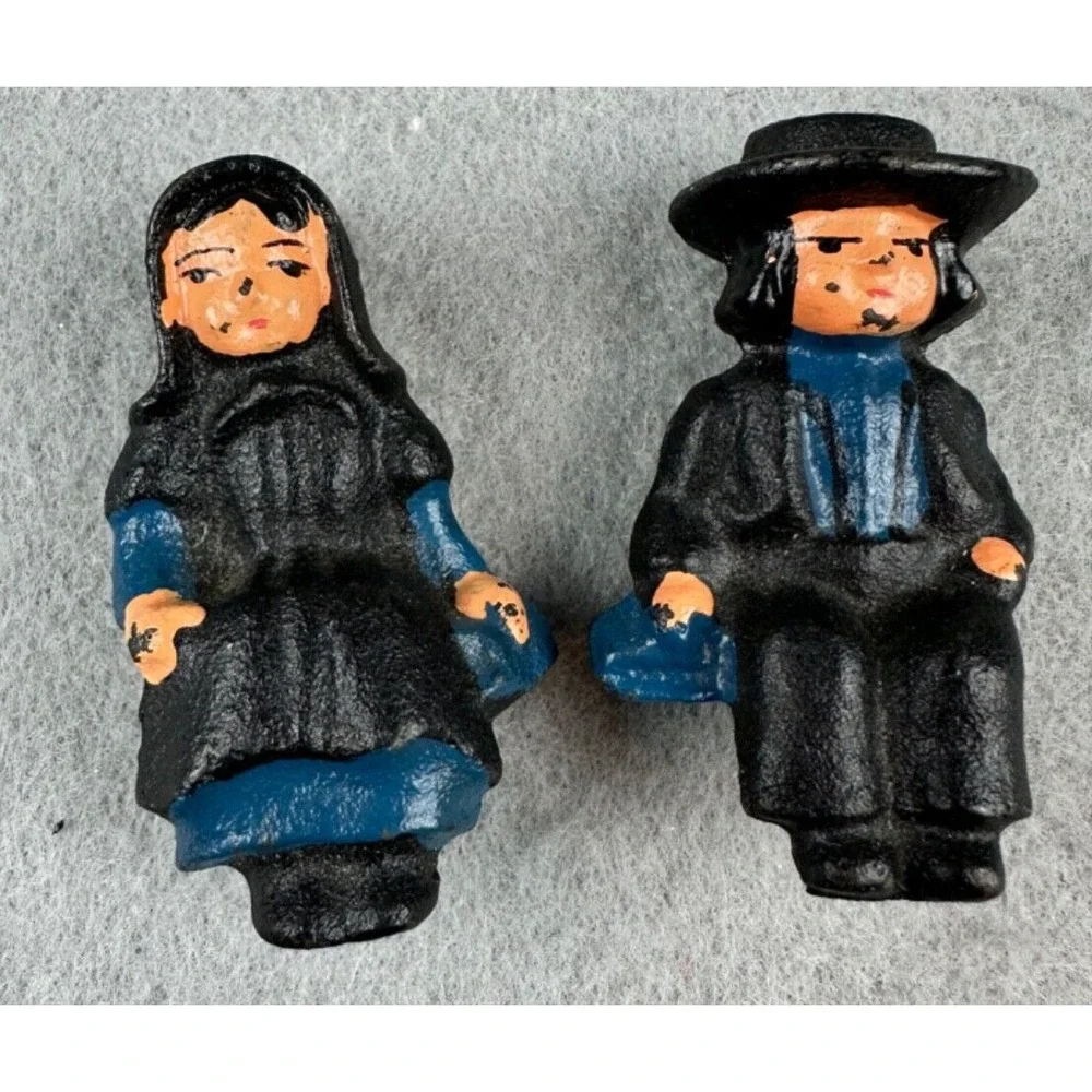 Hand Painted Set Of Vintage Cast Iron AMISH People Figurines Shelf Sitters 2" - Picture 1 of 3